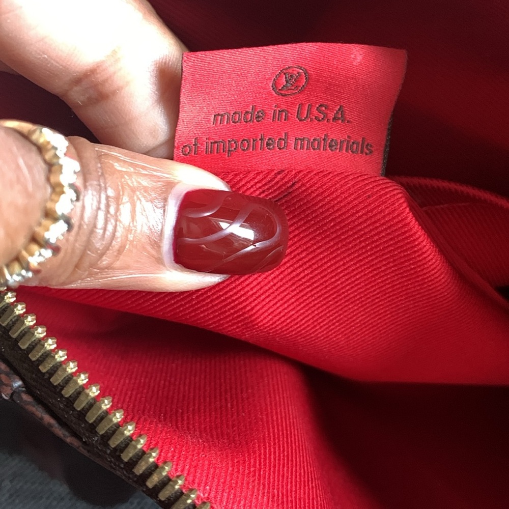 ❤️🤎💄💋Louis Vuitton South Bank Besace Bag❤️🤎💄💋 - Picture 14 of 16